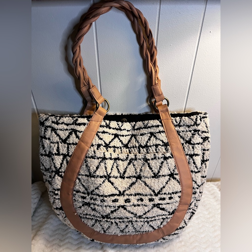 Nwot Universal Thread Geometric Patterned Tote Ba… - image 1